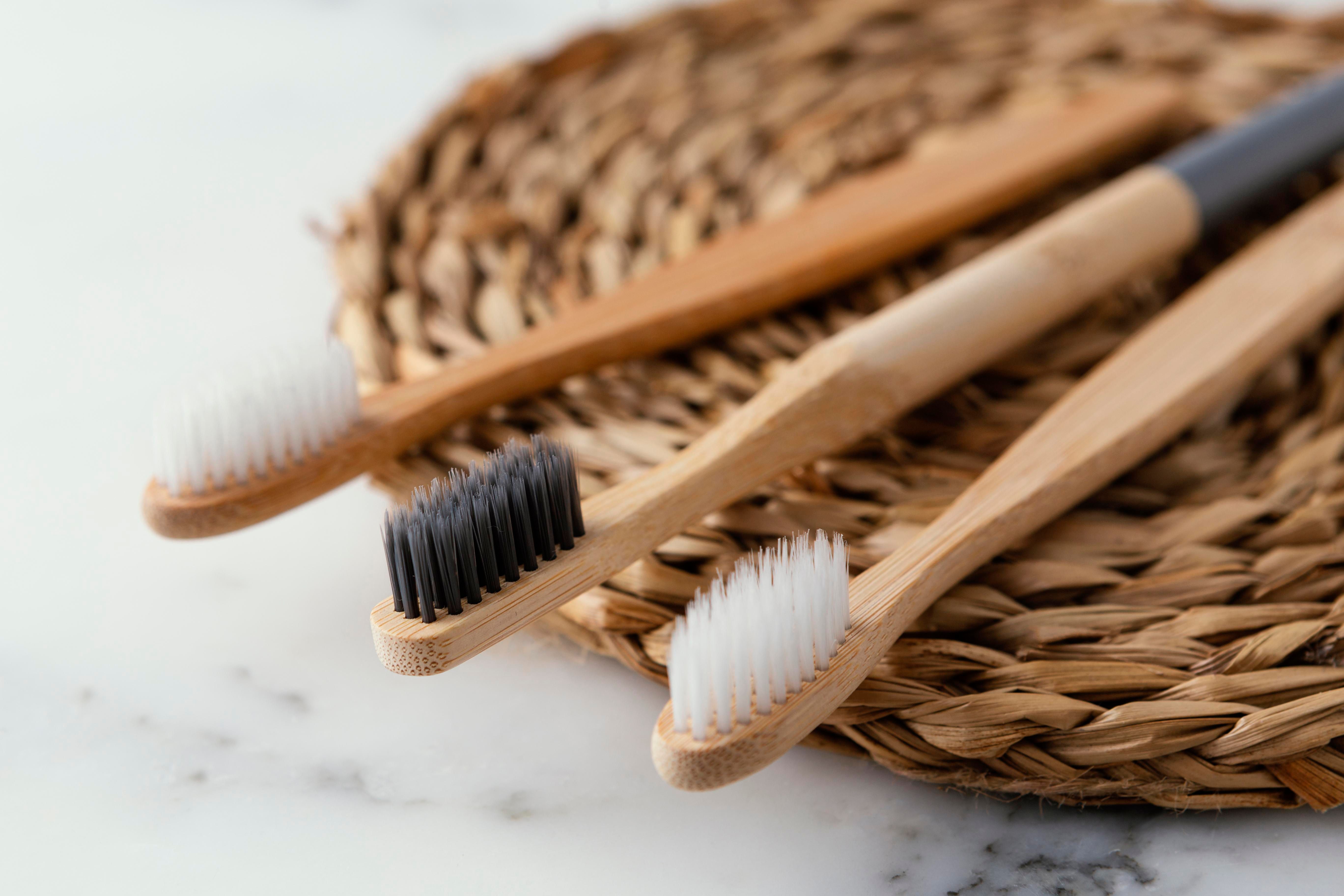 close-up-ecological-toothbrushes