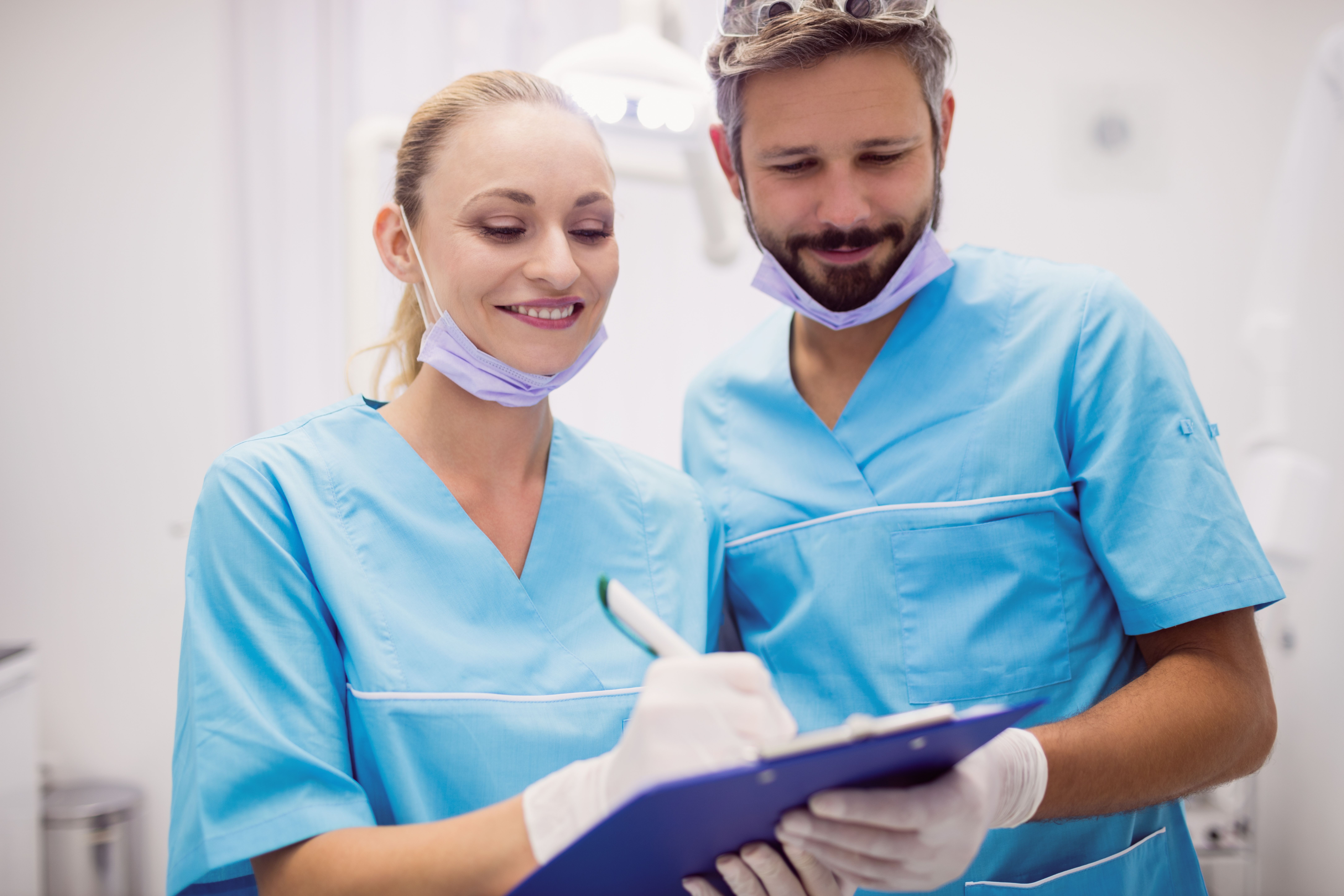 dentists-interacting-with-each-other