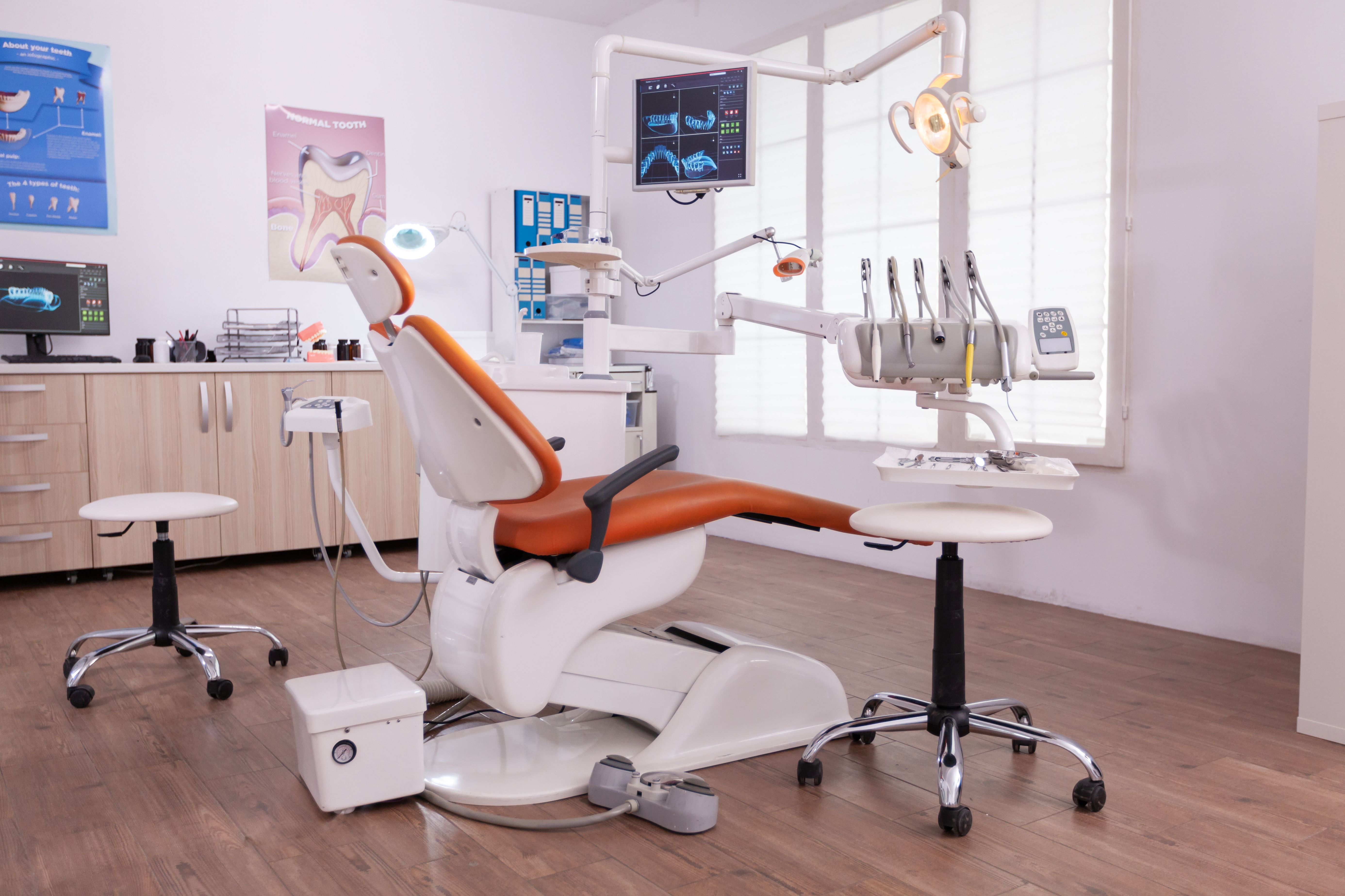 empty-modern-teethcare-stomatology-hospital-office-with-nobody-it-equipped-with-dental-intruments-ready-orthodontist-healthcare-treatment-tooth-radiography-images-display