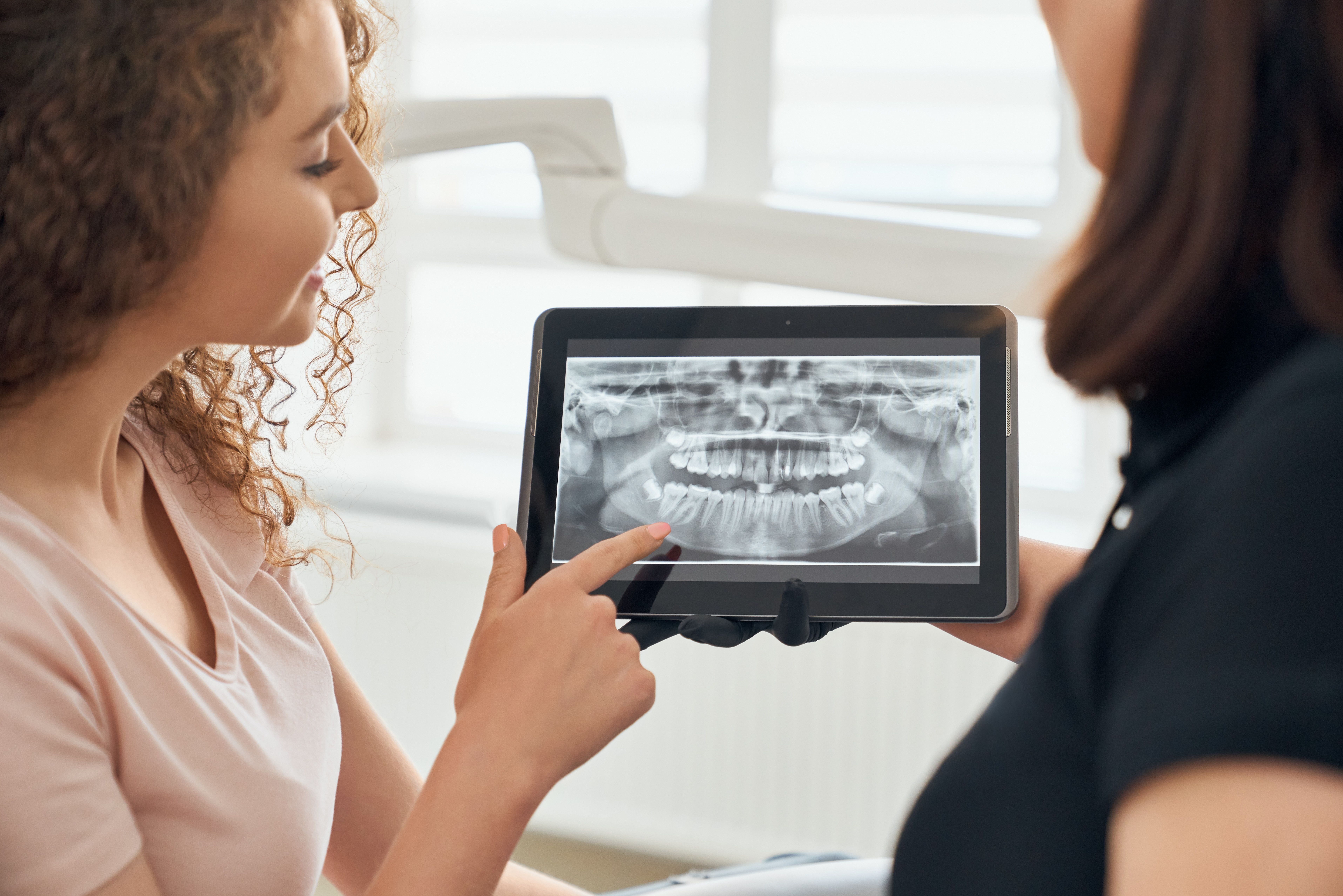 selective-focus-x-ray-picture-teeth-tablet.jpg