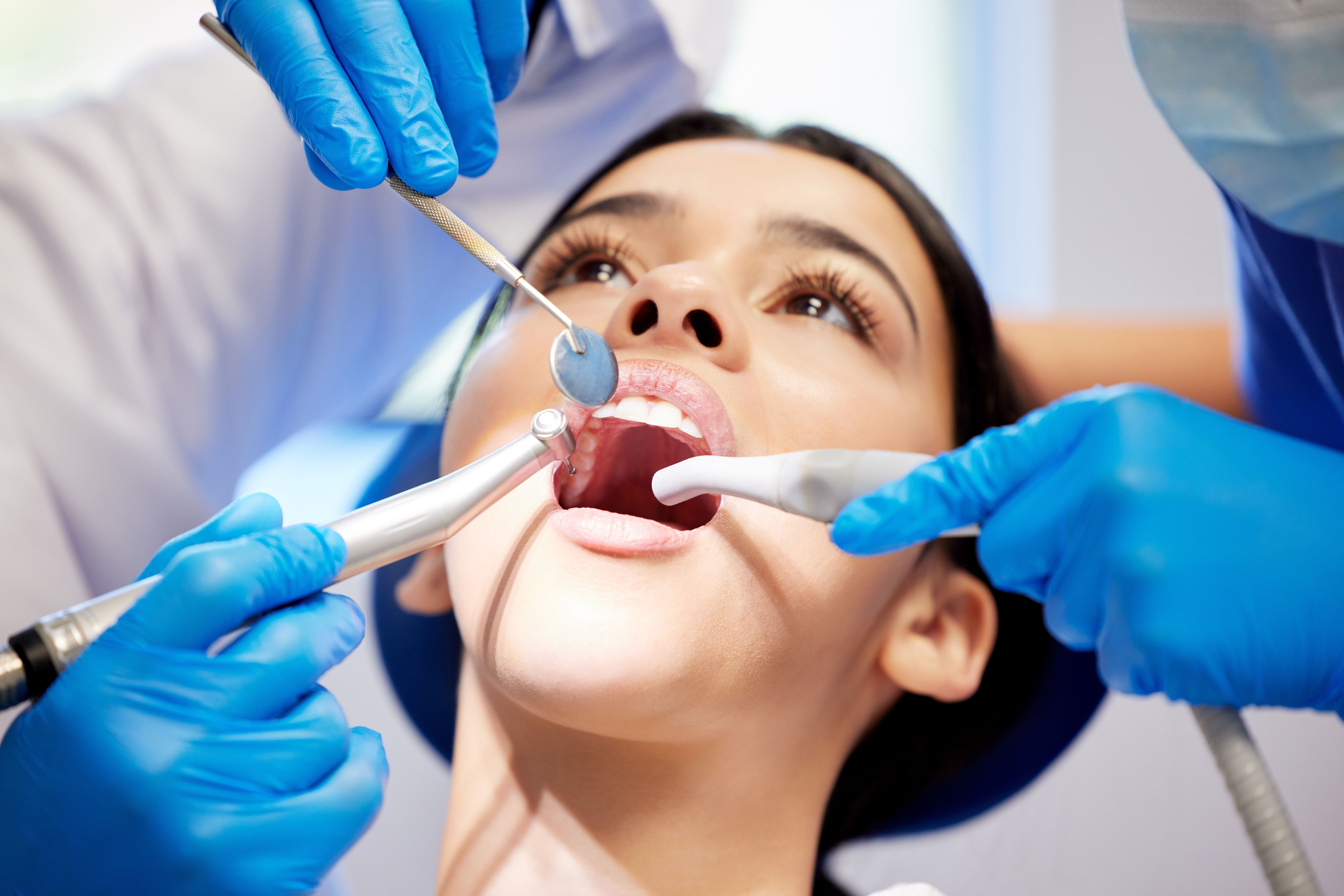 young_woman_having_a_dental_procedure